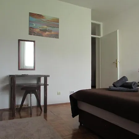 Family * 塞拉耶佛